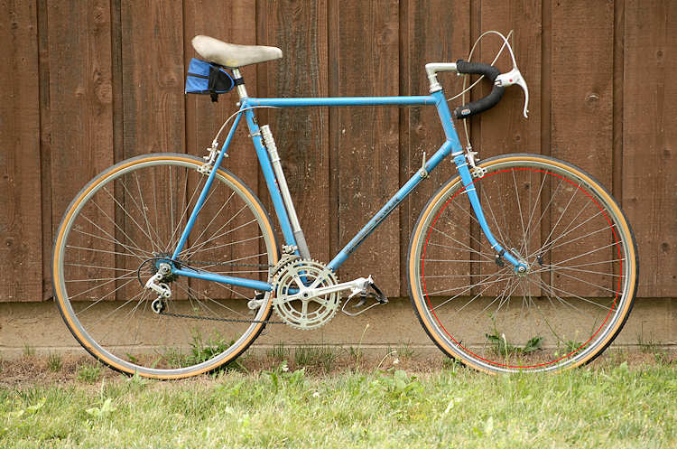 photo of undistorted bicycle